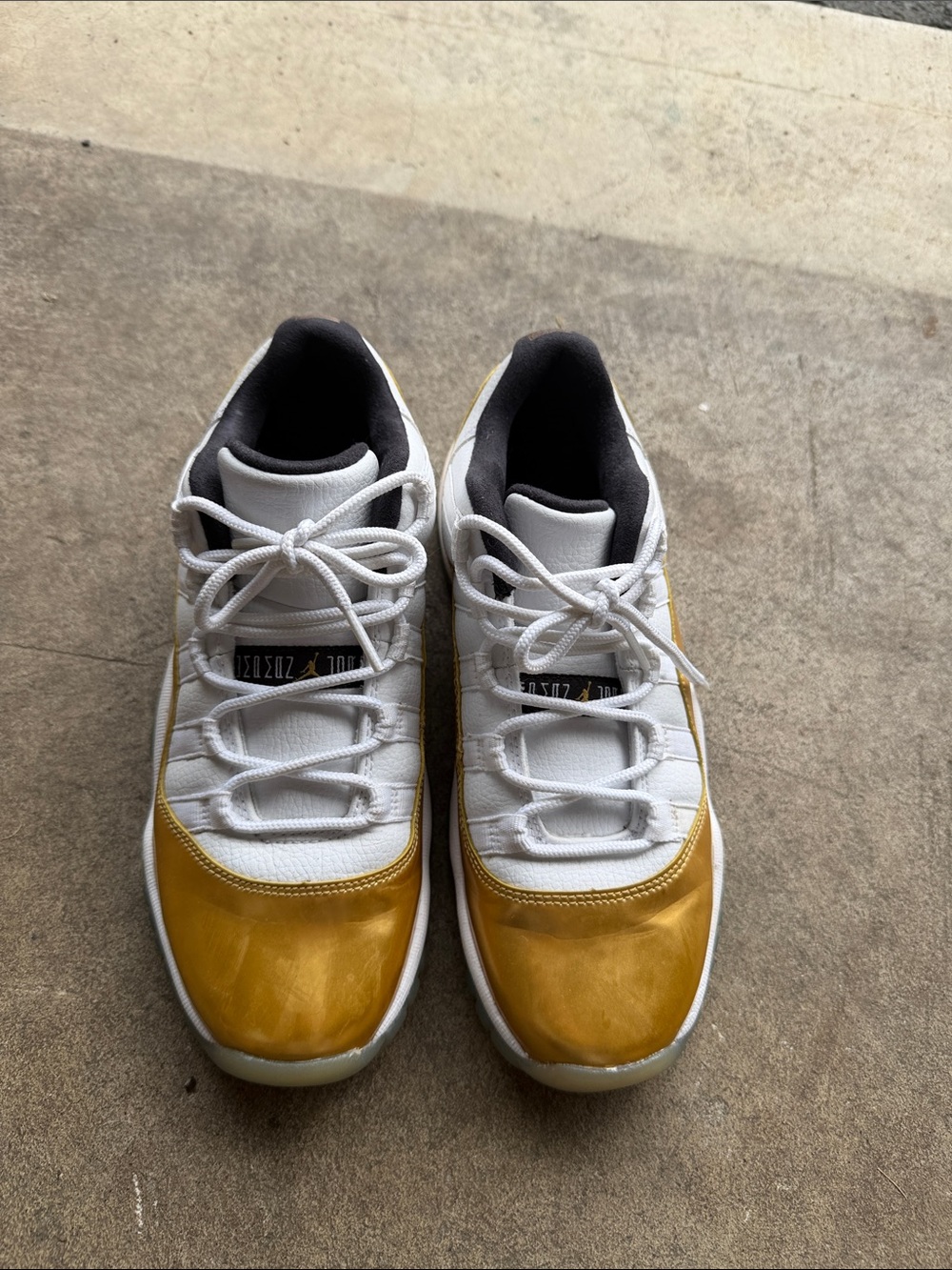 Jordan Kids Low-Top Sneakers in White and Gold